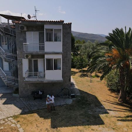 Pension Lakis Prínos Buitenkant foto
