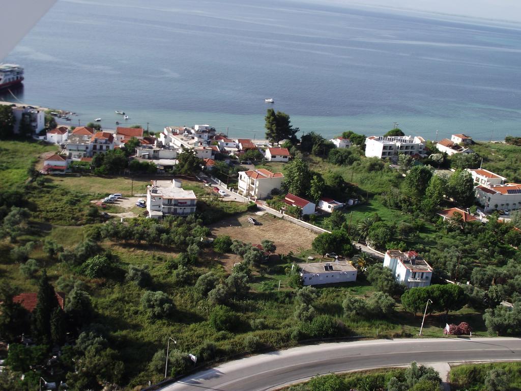 Pension Lakis Prínos Buitenkant foto