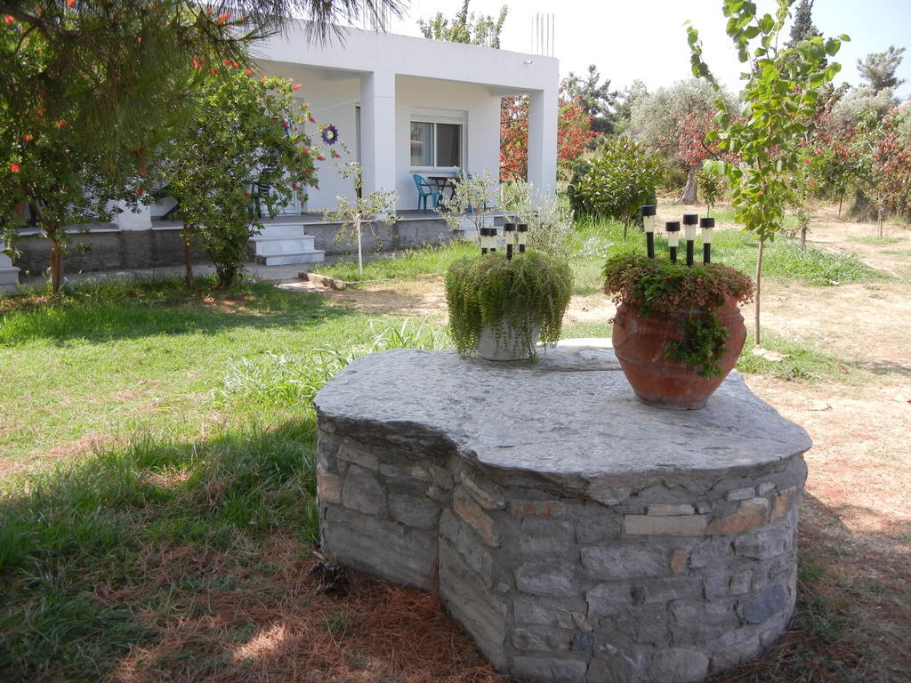 Pension Lakis Prínos Buitenkant foto