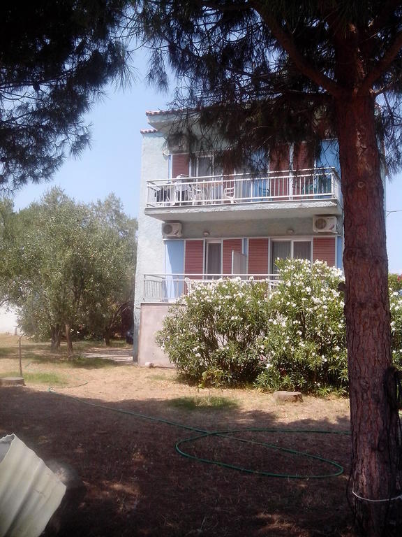 Pension Lakis Prínos Buitenkant foto