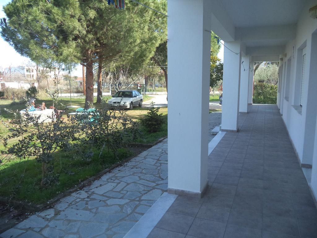 Pension Lakis Prínos Buitenkant foto