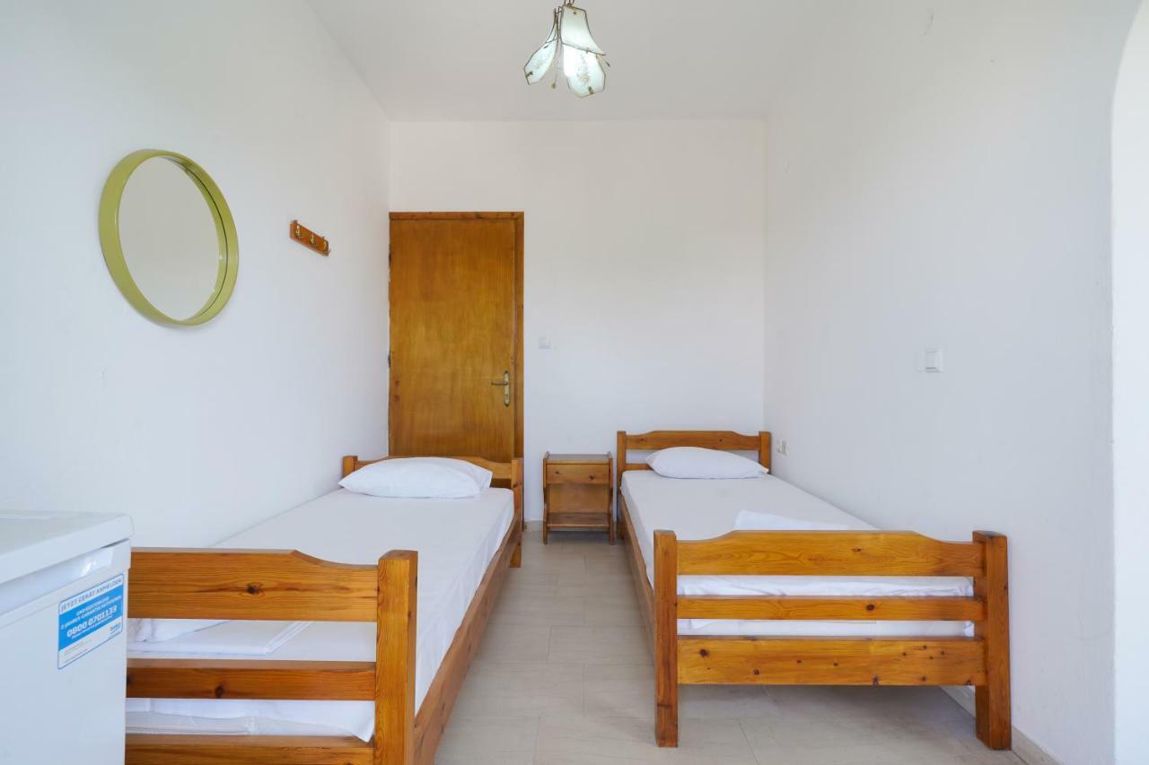 Pension Lakis Prínos Buitenkant foto